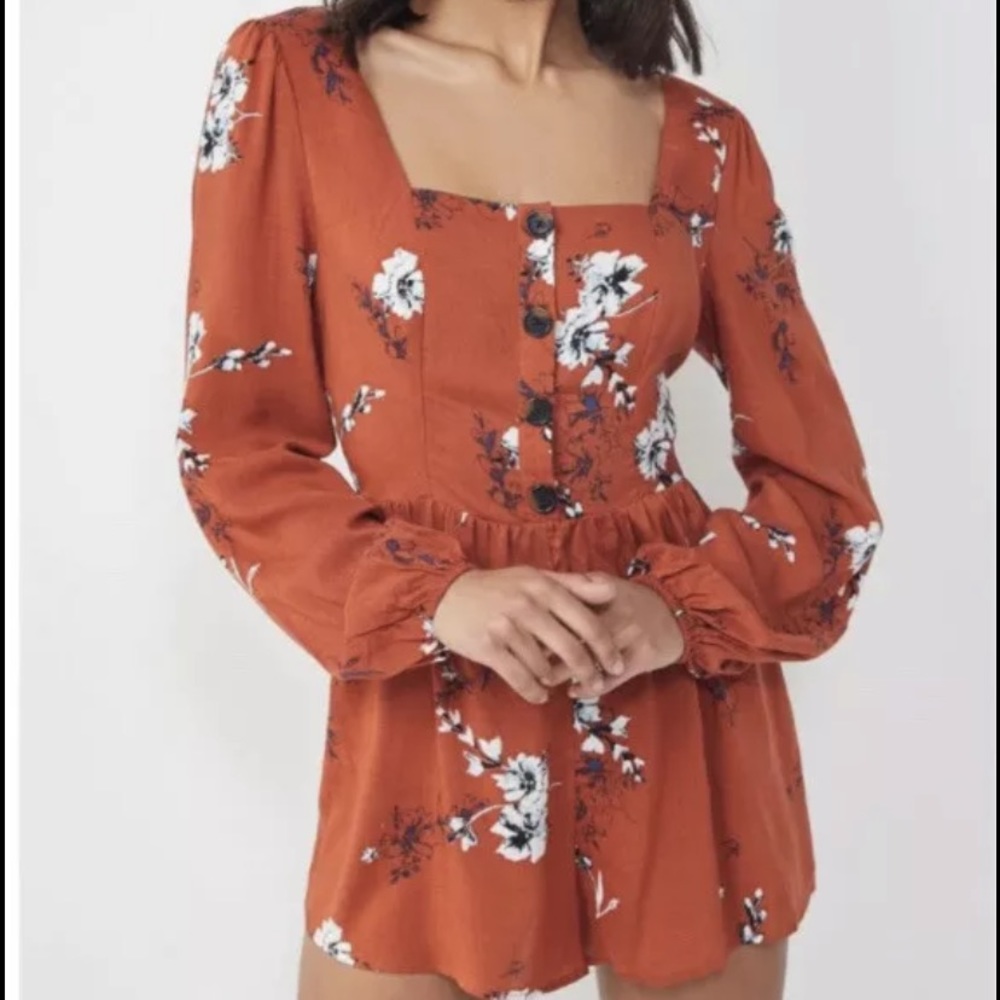 NWOT Urban Outfitters Squared NeCk Puffed Sleeves Floral Romper
